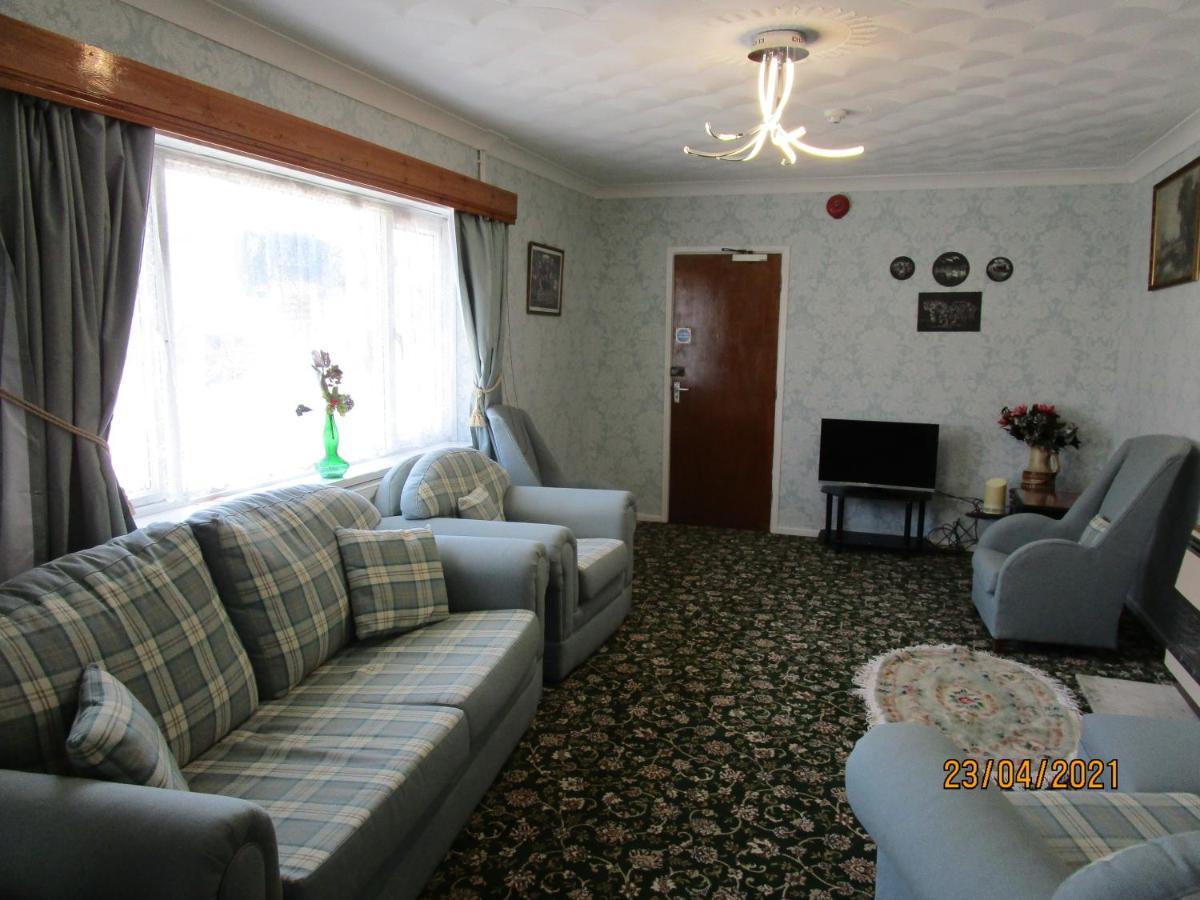 Tremains Guest House Bridgend  Bagian luar foto