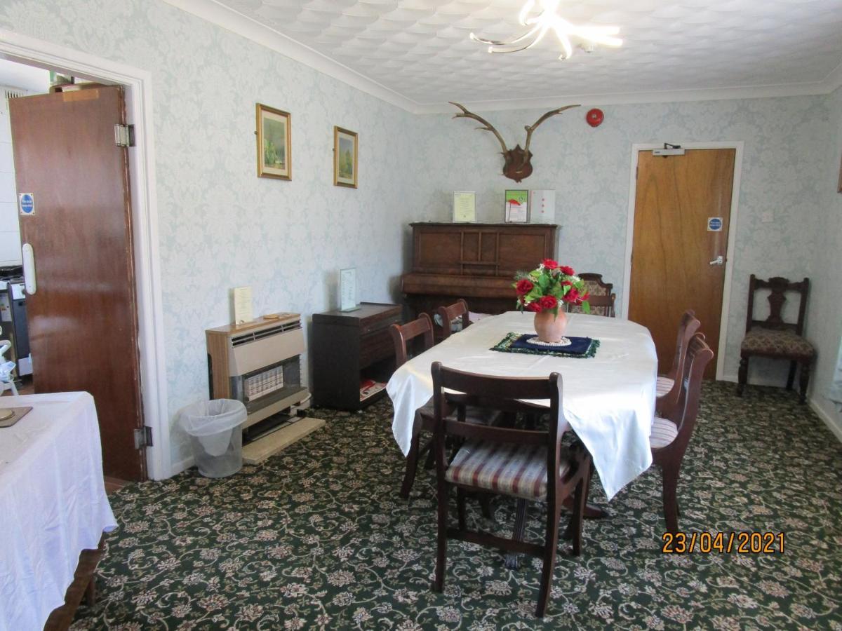 Tremains Guest House Bridgend  Bagian luar foto