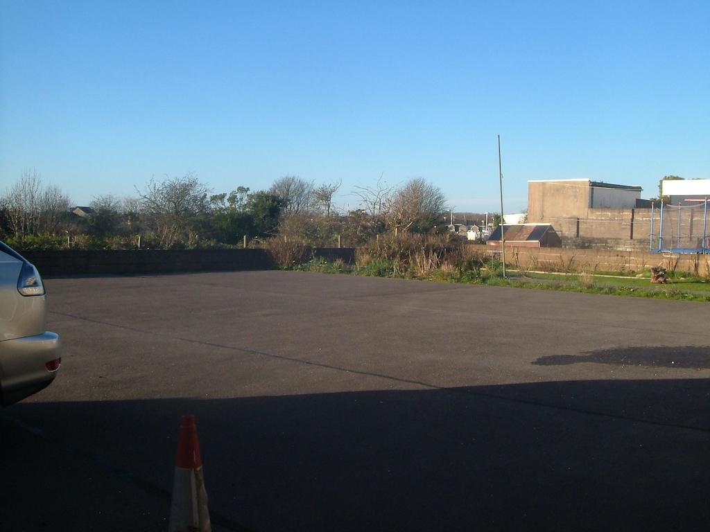 Tremains Guest House Bridgend  Bagian luar foto