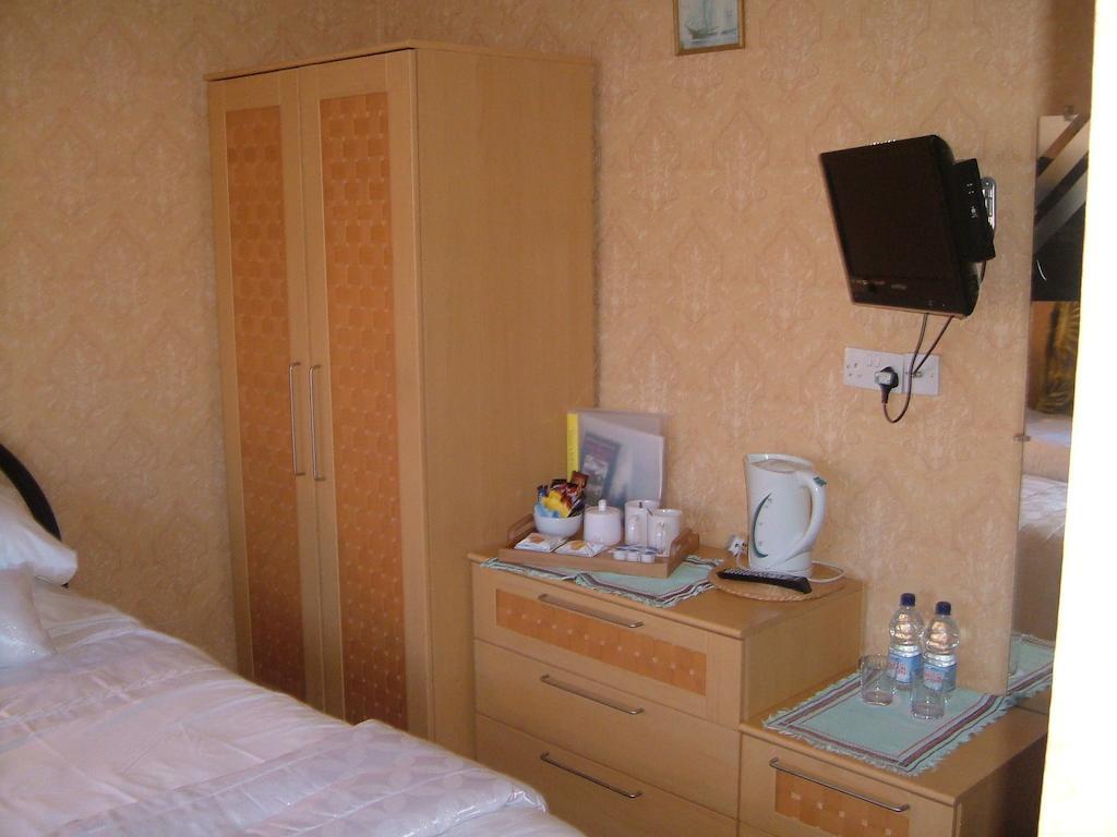 Tremains Guest House Bridgend  Ruang foto