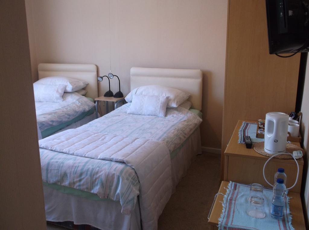 Tremains Guest House Bridgend  Ruang foto