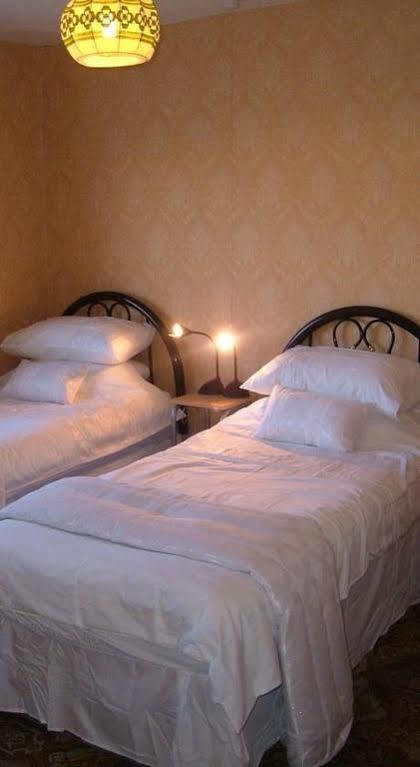 Tremains Guest House Bridgend  Bagian luar foto