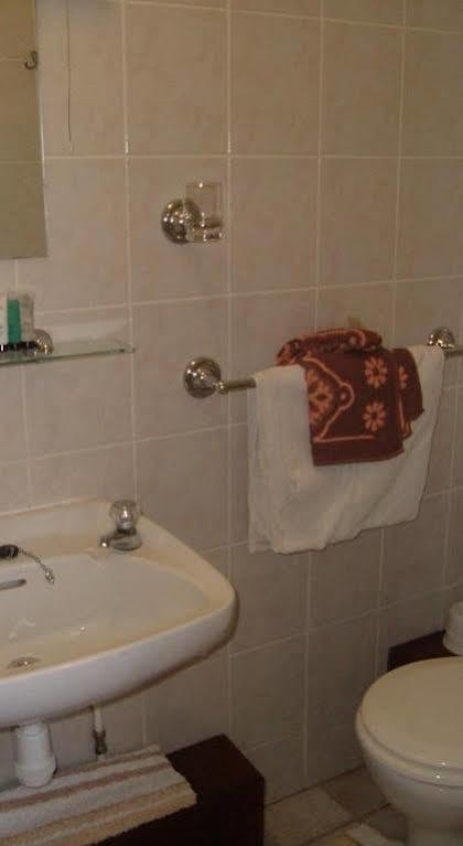 Tremains Guest House Bridgend  Bagian luar foto